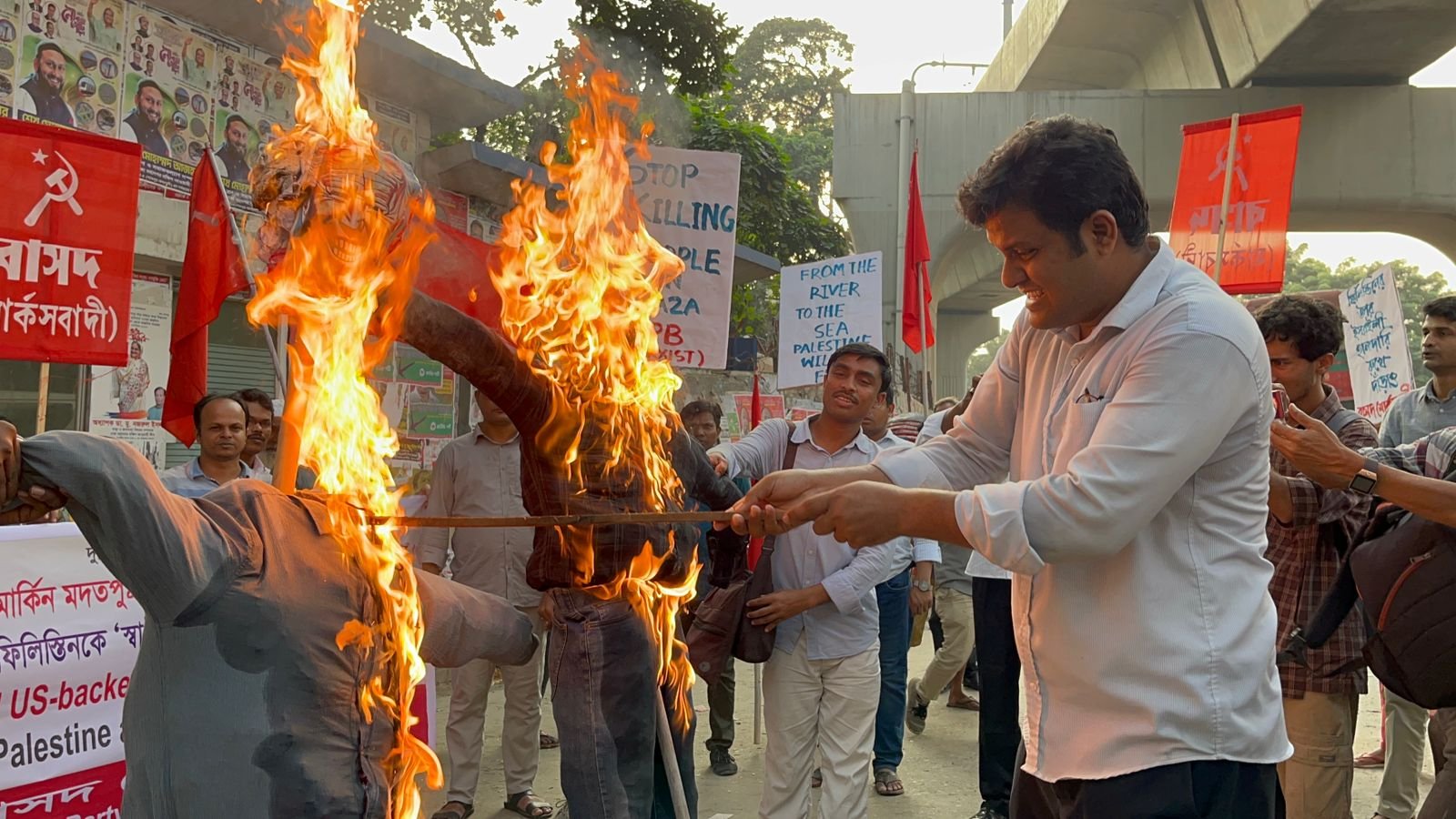 ফিলিস্তিনে ইসরায়েলী গণহত্যার প্রতিবাদে বাসদ (মার্কসবাদী)-র বিক্ষোভ ও কুশপুত্তলিকা দাহ