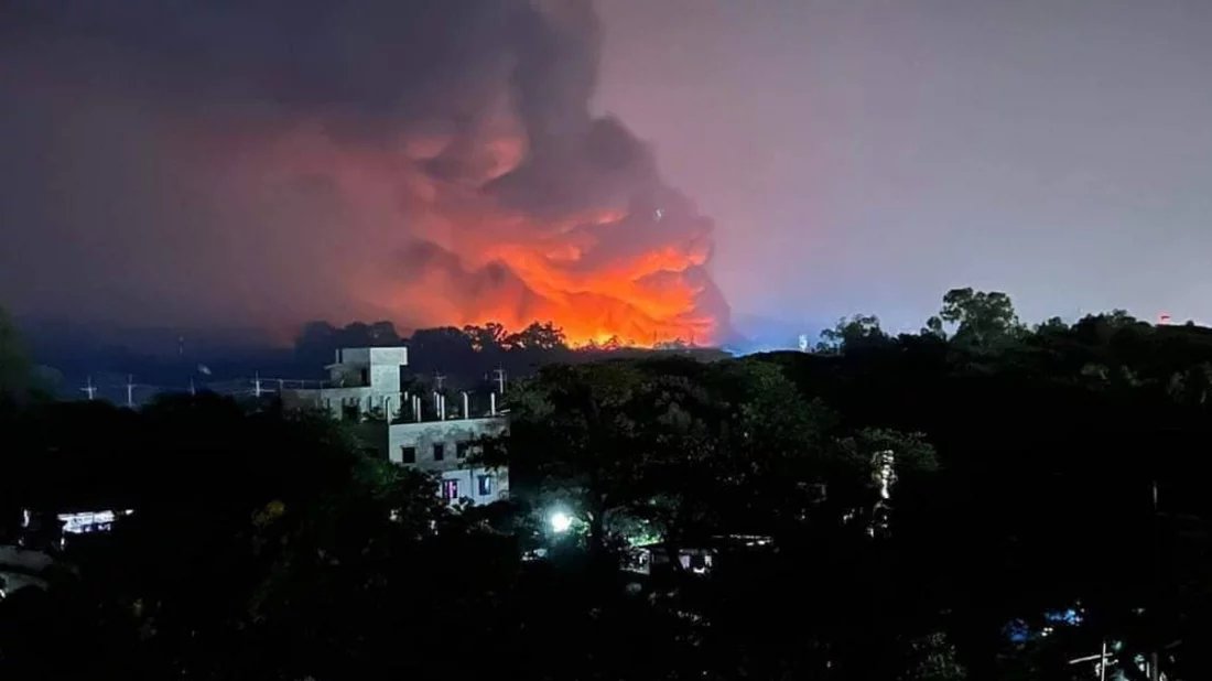 সীতাকুণ্ডে কন্টেনার ডিপোতে স্মরণকালের ভয়াবহ আগুন