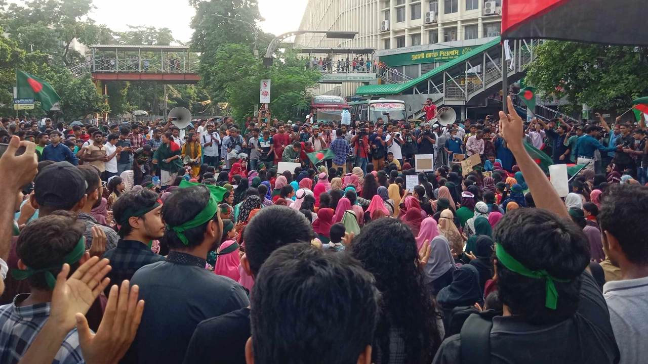 কোটাবিরোধীদের আন্দোলনে আবারও উত্তাল শাহবাগ