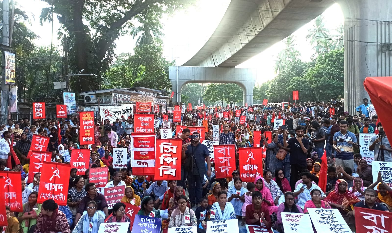 সংসদ ভেঙে দিয়ে সরকারের পদত্যাগ, নির্দলীয় তদারকি সরকারের অধীনে নির্বাচন দাবি বাম জোটের