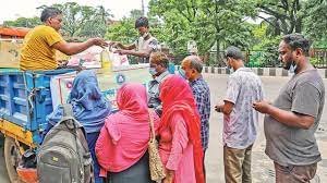 সয়াবিন তেলসহ নিত্য পণ্য নিয়ে টিসিবির ট্রাকের সোমবার নামার কথা থাকলেও তা নামছে না